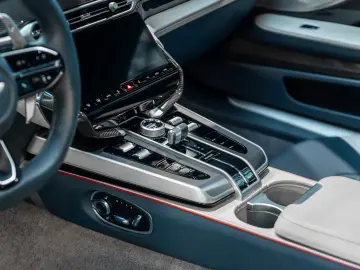 ASTON MARTIN Vanquish   Full Spec   Full Carbon Exterior