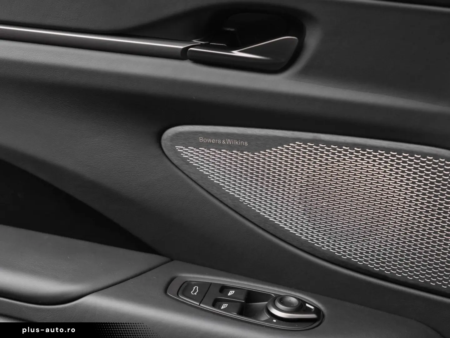 ASTON MARTIN V8 Vantage MY25   Launch Pack   Bowers&Wilkins