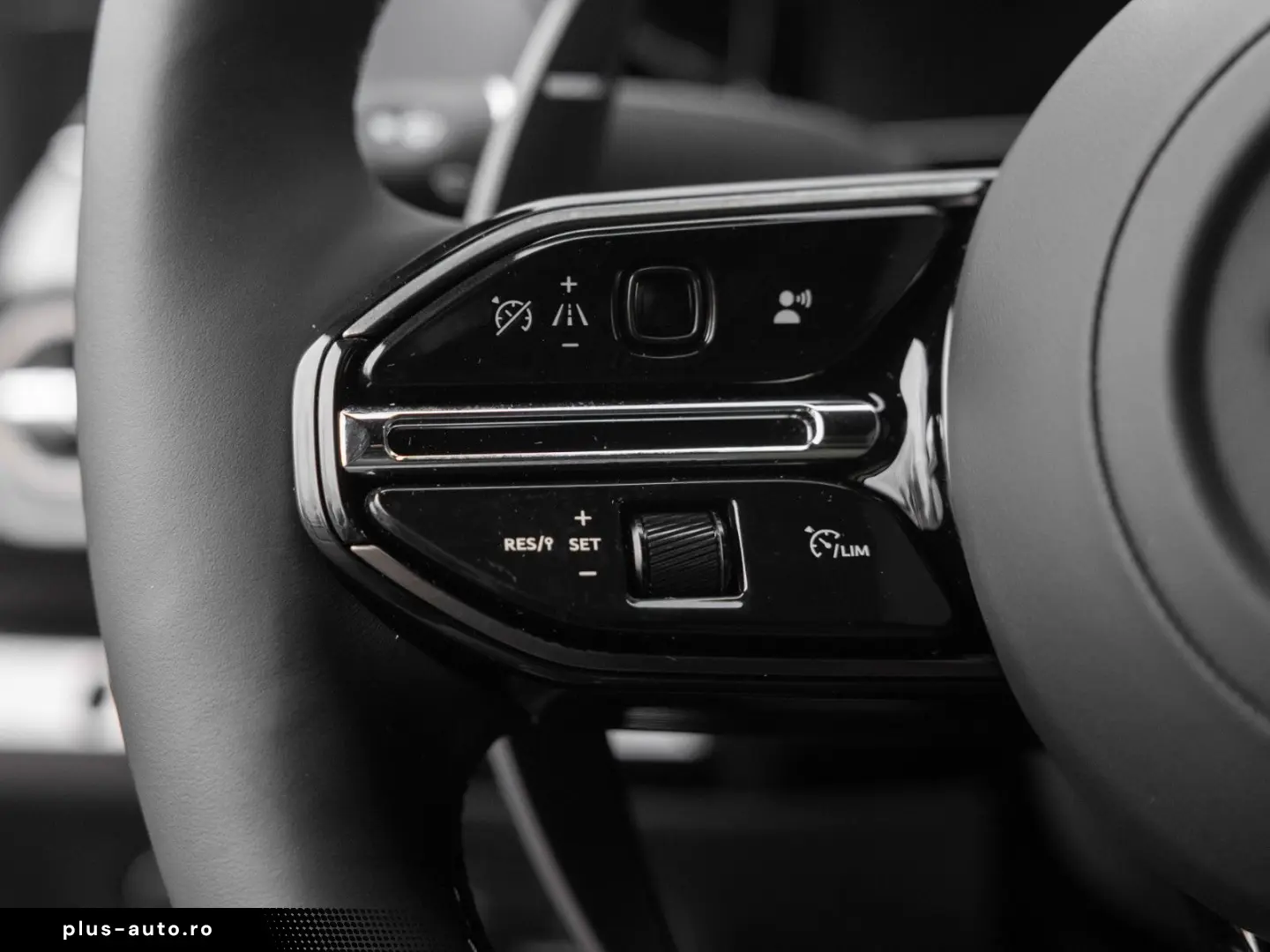 ASTON MARTIN V8 Vantage MY25   Launch Pack   Bowers&Wilkins