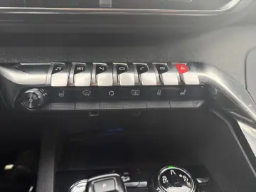 PEUGEOT 3008 GT Line 1.5 HDI Memory Pano Massage 360 Kam