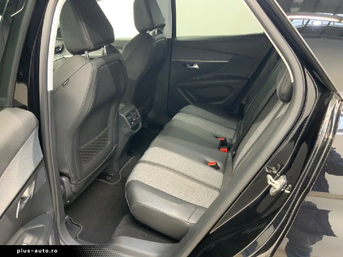 PEUGEOT 3008 1.5 BlueHDi 130 All. Business BLIS Key