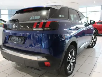 PEUGEOT 3008 Allure 1.5D NAVI LED SHZ PDC T-LEDER TEMPO