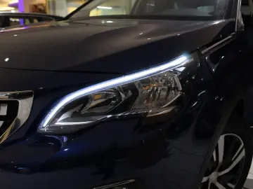 PEUGEOT 3008 Allure 1.5D NAVI LED SHZ PDC T-LEDER TEMPO