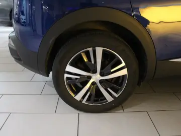 PEUGEOT 3008 Allure 1.5D NAVI LED SHZ PDC T-LEDER TEMPO