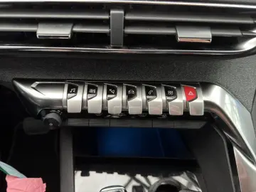 PEUGEOT 5008 1.5 BlueHDi 130 Allure (EURO 6d-TEMP)