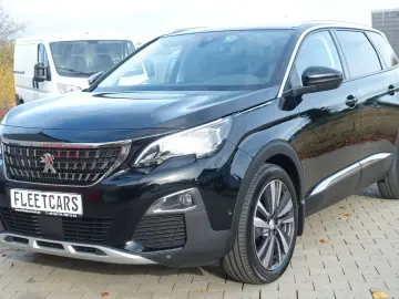 PEUGEOT 5008 Allure 1.5 Blue HDI -Einparkhilfe -7 Sitzer