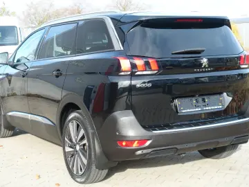 PEUGEOT 5008 Allure 1.5 Blue HDI -Einparkhilfe -7 Sitzer