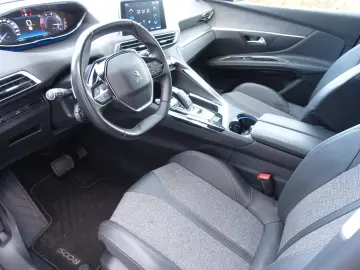 PEUGEOT 5008 Allure 1.5 Blue HDI -Einparkhilfe -7 Sitzer