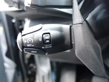 PEUGEOT 5008 Allure 1.5 Blue HDI -Einparkhilfe -7 Sitzer