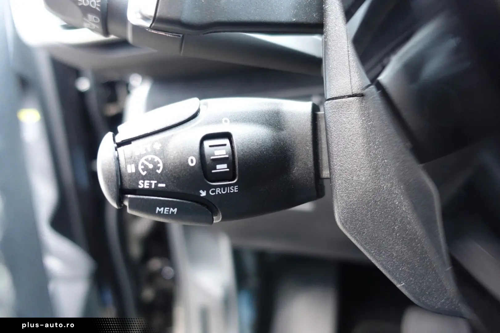 PEUGEOT 5008 Allure 1.5 Blue HDI -Einparkhilfe -7 Sitzer