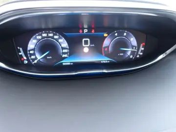 PEUGEOT 5008 Allure 1.5 Blue HDI -Einparkhilfe -7 Sitzer