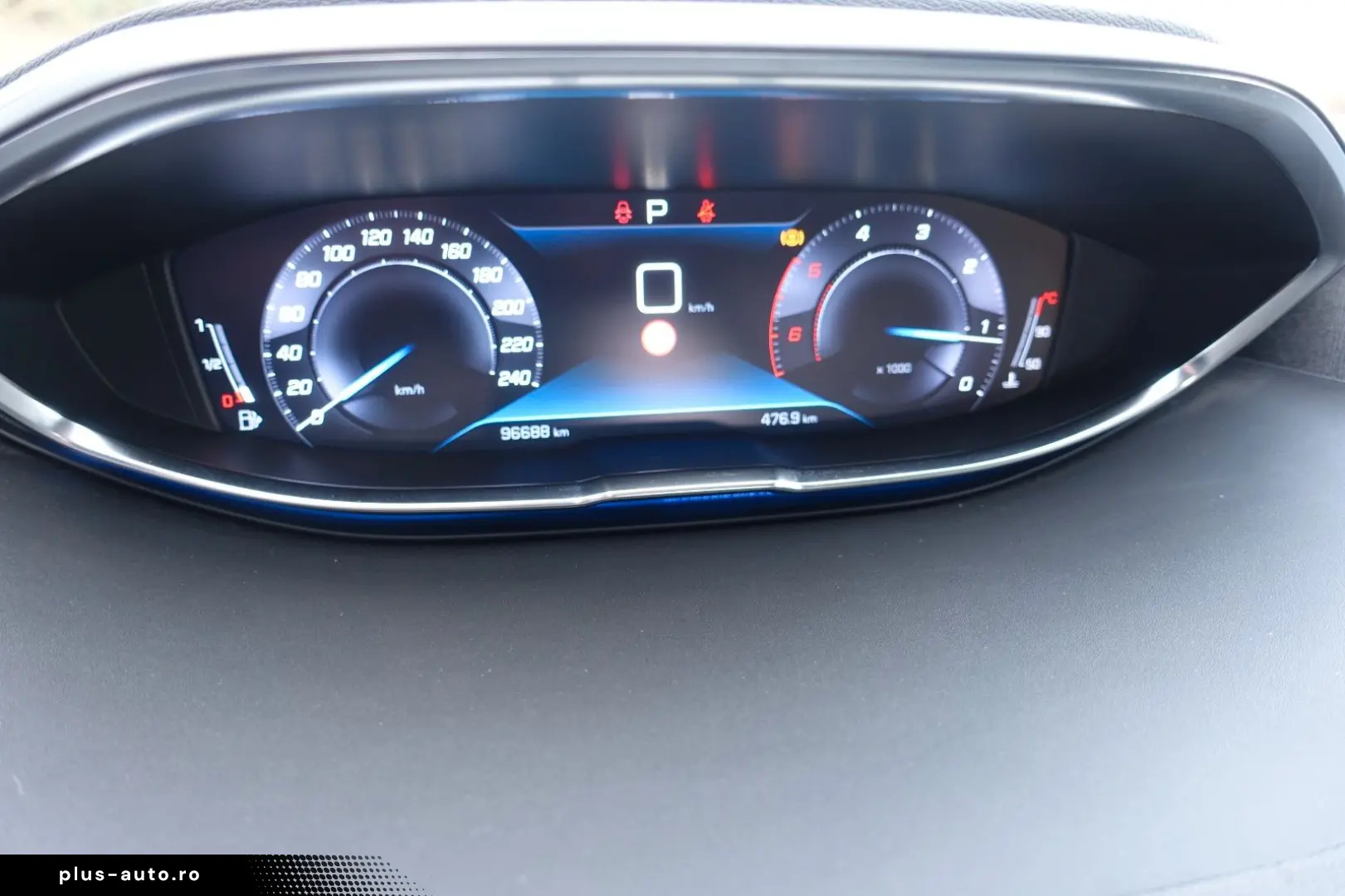 PEUGEOT 5008 Allure 1.5 Blue HDI -Einparkhilfe -7 Sitzer