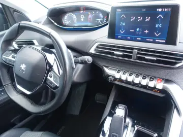 PEUGEOT 5008 Allure 1.5 Blue HDI -Einparkhilfe -7 Sitzer