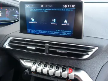 PEUGEOT 5008 Allure 1.5 Blue HDI -Einparkhilfe -7 Sitzer