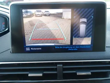 PEUGEOT 5008 Allure 1.5 Blue HDI -Einparkhilfe -7 Sitzer