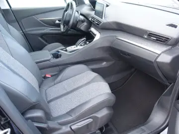 PEUGEOT 5008 Allure 1.5 Blue HDI -Einparkhilfe -7 Sitzer