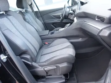 PEUGEOT 5008 Allure 1.5 Blue HDI -Einparkhilfe -7 Sitzer