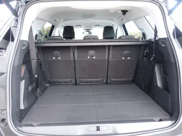 PEUGEOT 5008 Allure 1.5 Blue HDI -Einparkhilfe -7 Sitzer