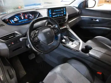 PEUGEOT 5008 Allure 1.5D LED NAVI R´CAM PDC 7-SITZ