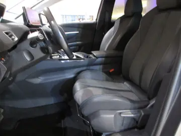 PEUGEOT 5008 Allure 1.5D LED NAVI R´CAM PDC 7-SITZ