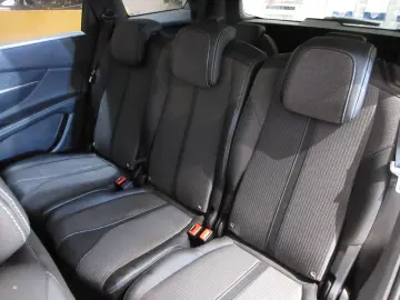 PEUGEOT 5008 Allure 1.5D LED NAVI R´CAM PDC 7-SITZ