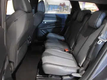PEUGEOT 5008 Allure 1.5D LED NAVI R´CAM PDC 7-SITZ