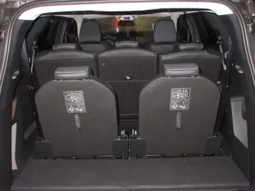 PEUGEOT 5008 Allure 1.5D LED NAVI R´CAM PDC 7-SITZ