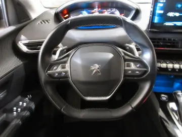 PEUGEOT 5008 Allure 1.5D LED NAVI R´CAM PDC 7-SITZ