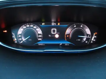 PEUGEOT 5008 Allure 1.5D LED NAVI R´CAM PDC 7-SITZ