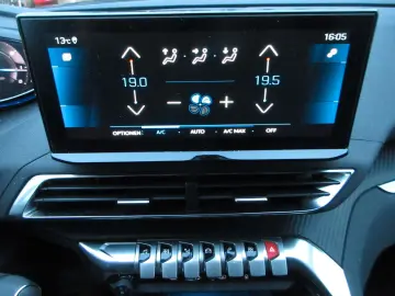 PEUGEOT 5008 Allure 1.5D LED NAVI R´CAM PDC 7-SITZ