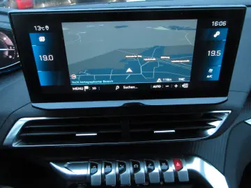 PEUGEOT 5008 Allure 1.5D LED NAVI R´CAM PDC 7-SITZ