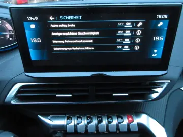 PEUGEOT 5008 Allure 1.5D LED NAVI R´CAM PDC 7-SITZ