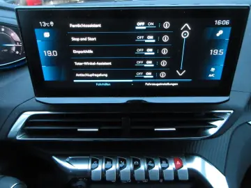 PEUGEOT 5008 Allure 1.5D LED NAVI R´CAM PDC 7-SITZ