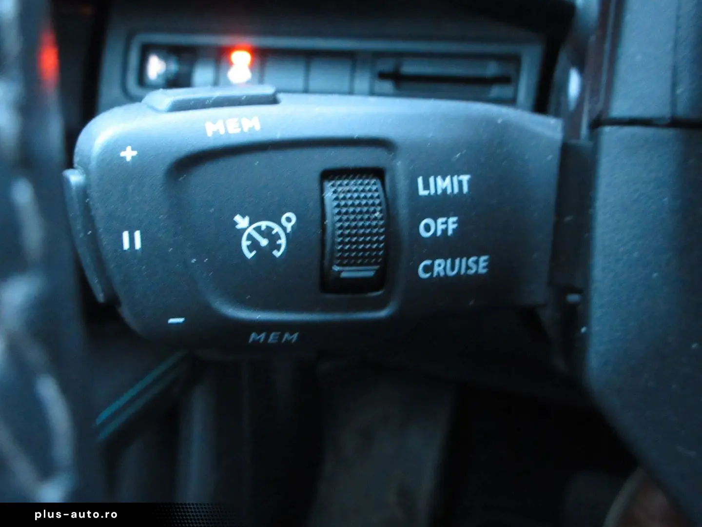 PEUGEOT 5008 Allure 1.5D LED NAVI R´CAM PDC 7-SITZ