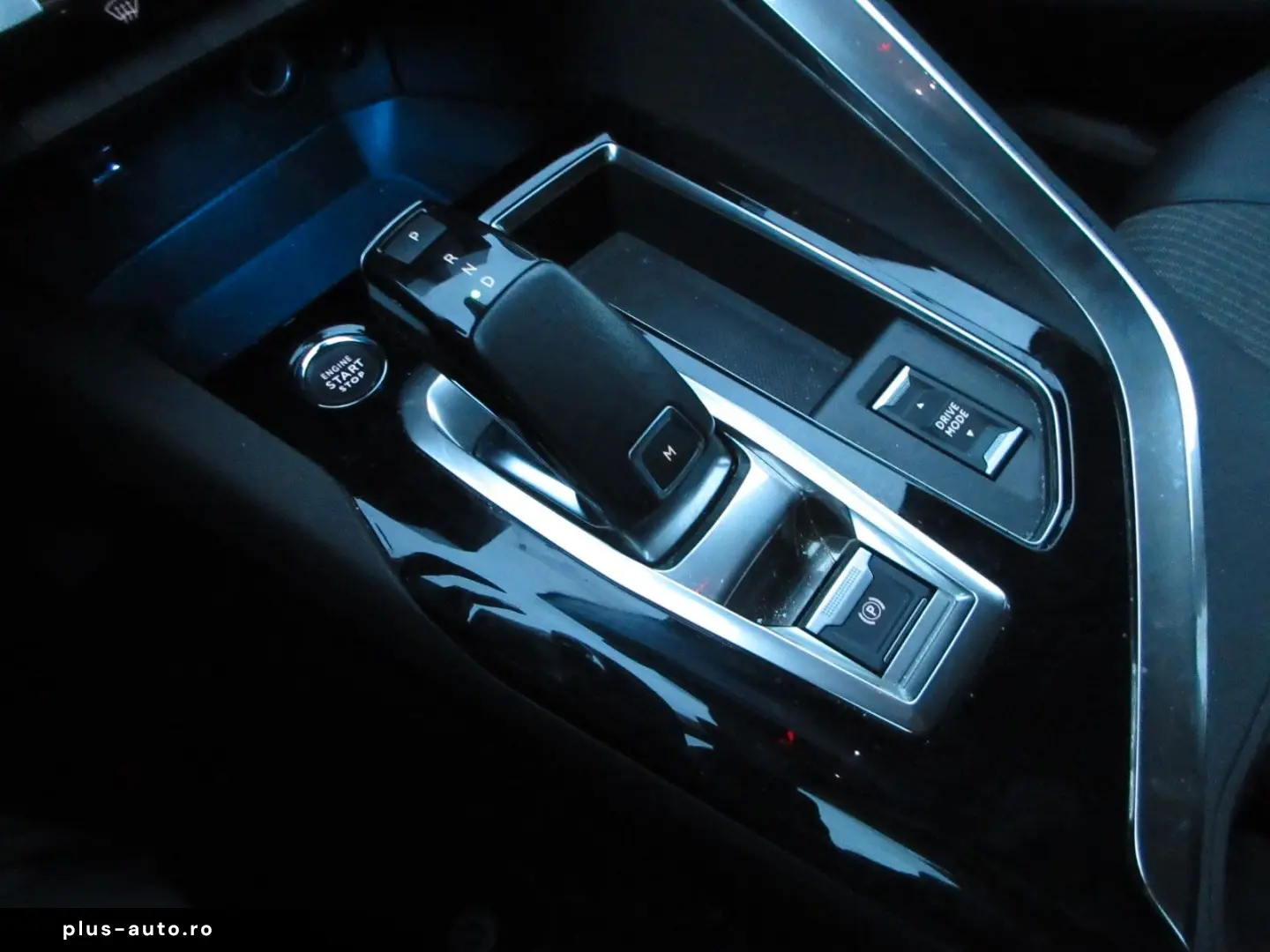 PEUGEOT 5008 Allure 1.5D LED NAVI R´CAM PDC 7-SITZ