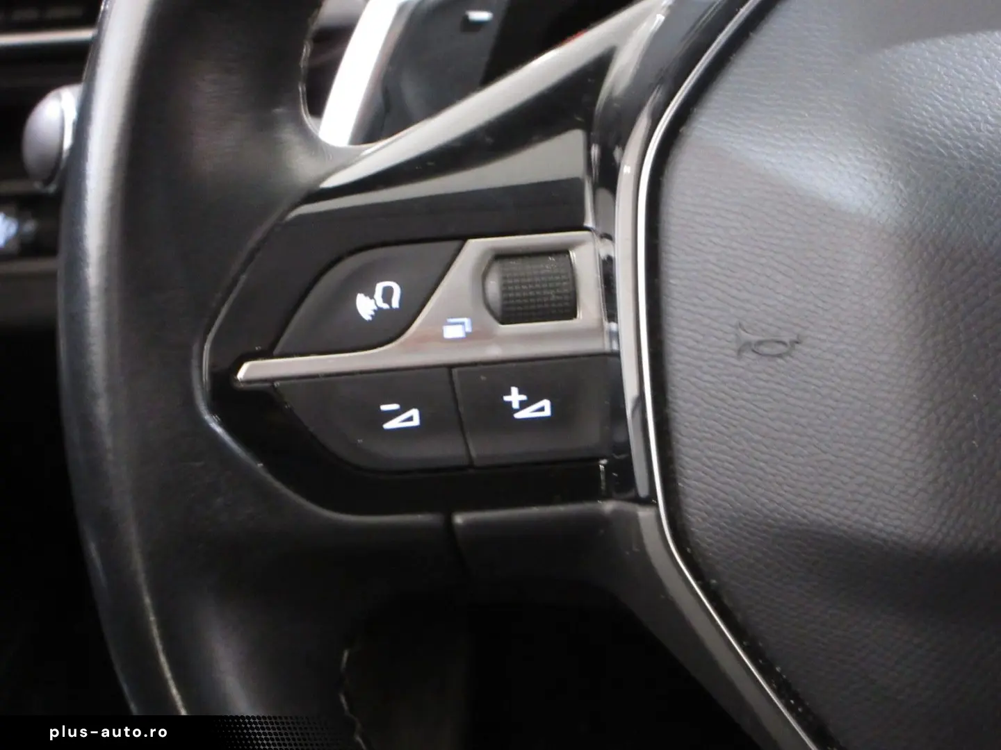 PEUGEOT 5008 Allure 1.5D LED NAVI R´CAM PDC 7-SITZ