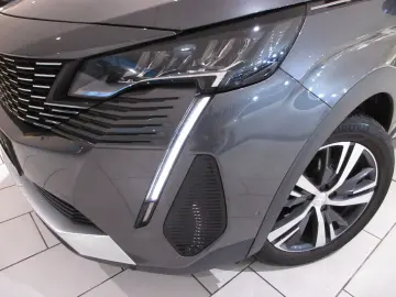 PEUGEOT 5008 Allure 1.5D LED NAVI R´CAM PDC 7-SITZ