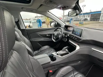 PEUGEOT 5008  Leder Panorama  7 Sitzer