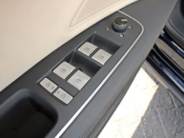 AUDI A8 60TFSIe quattro S LINE BLACK  HUD DIGMATRIX TV