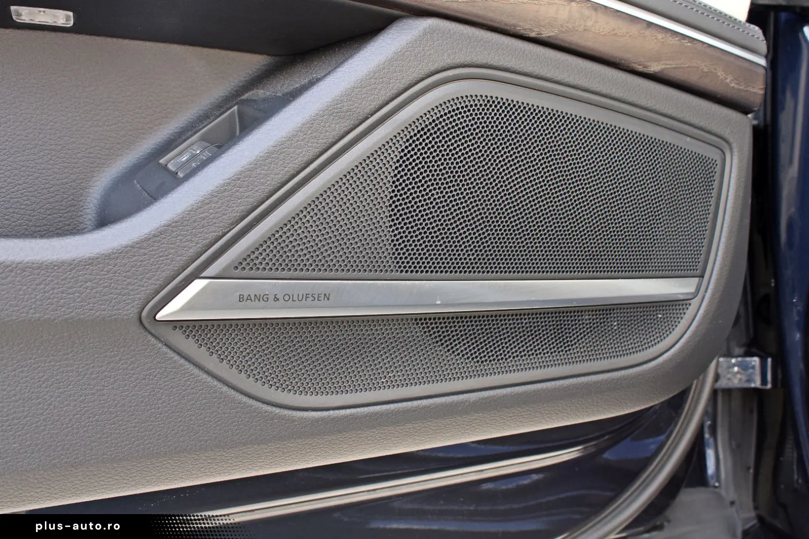 AUDI A8 60TFSIe quattro S LINE BLACK  HUD DIGMATRIX TV