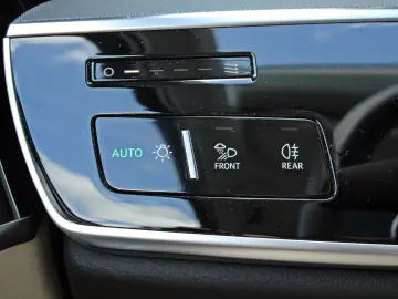 AUDI A8 60TFSIe quattro S LINE BLACK  HUD DIGMATRIX TV