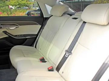 AUDI A8 60TFSIe quattro S LINE BLACK  HUD DIGMATRIX TV