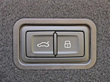 AUDI A8 60TFSIe quattro S LINE BLACK  HUD DIGMATRIX TV