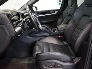 PORSCHE Cayenne Coupe Panorama AHK Luft BOSE ACC 4xSHZ