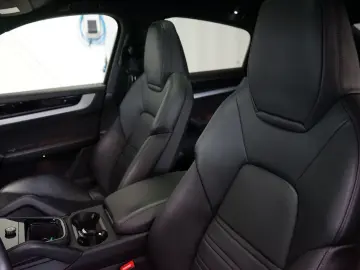 PORSCHE Cayenne Coupe Panorama AHK Luft BOSE ACC 4xSHZ