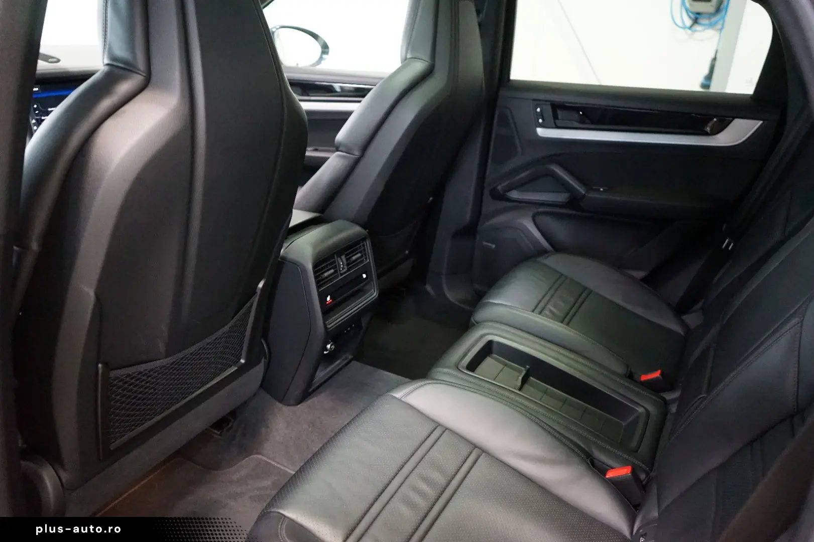 PORSCHE Cayenne Coupe Panorama AHK Luft BOSE ACC 4xSHZ