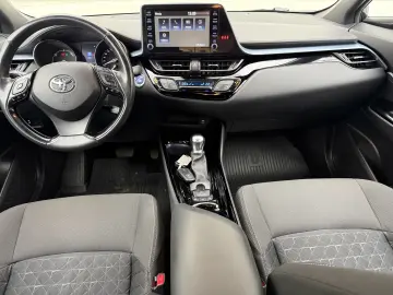 Toyota C-HR facelift 2020 de vanzare in RATE FIXE