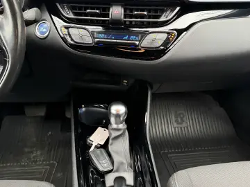 Toyota C-HR facelift 2020 de vanzare in RATE FIXE