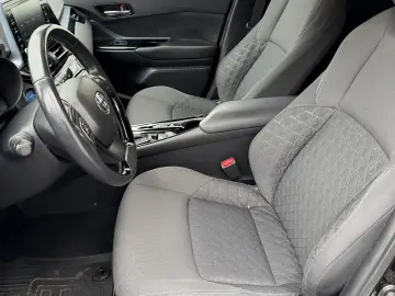 Toyota C-HR facelift 2020 de vanzare in RATE FIXE