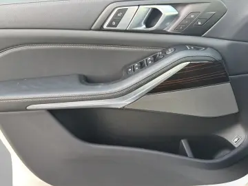 BMW X5 xDrive50e M Sport Pro AHK Pano Head-Up H K